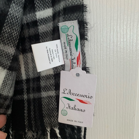 Italian made Scarf - Picture 2 of 6